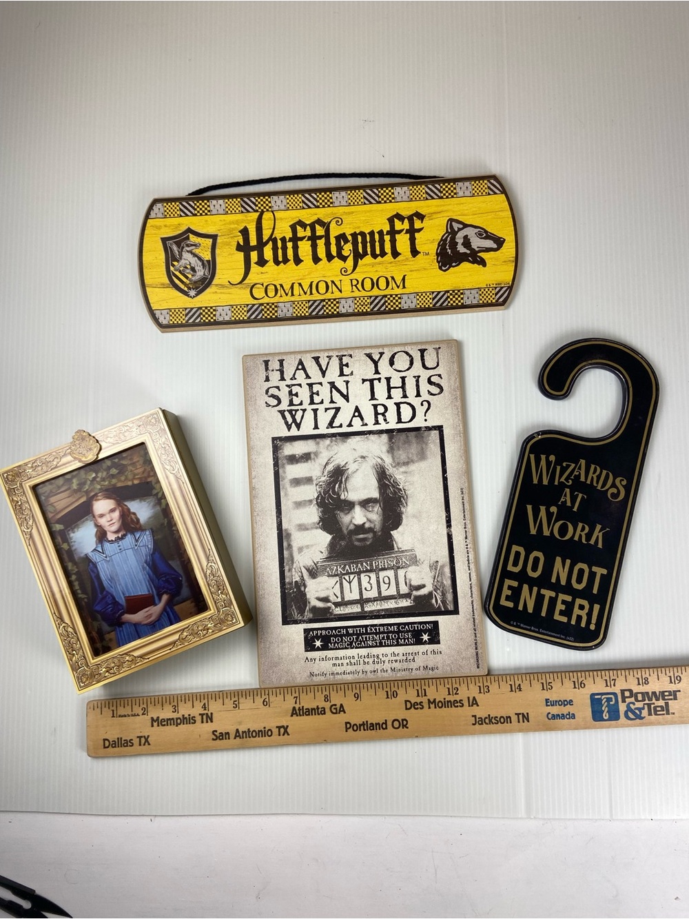 Harry Potter Wizarding World Wall Decor Lot Hufflepuff Open Road 4 Pc